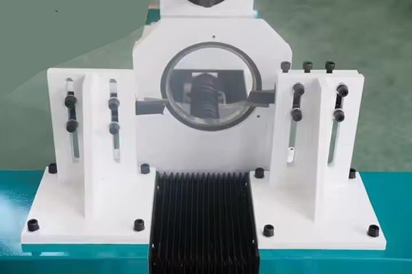 cnc wood turning lathe two cutters.jpg